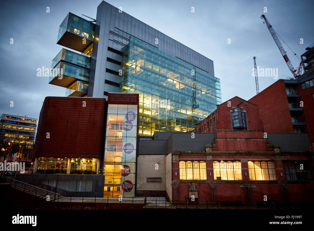 La justice civile de Manchester Center par l'architecte : Denton Corker Marshall Crépuscule aube matin nuit sombre soir cabined dépôt mode d Banque D'Images