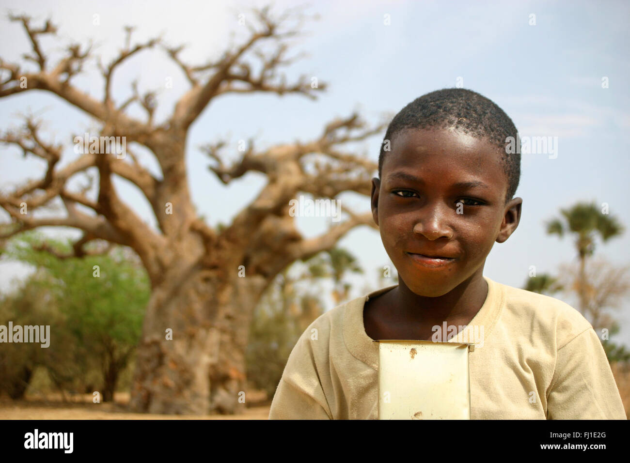 Portrait de l'enfant sénégalais noir du Sine Saloum , Sénégal , Afrique Banque D'Images