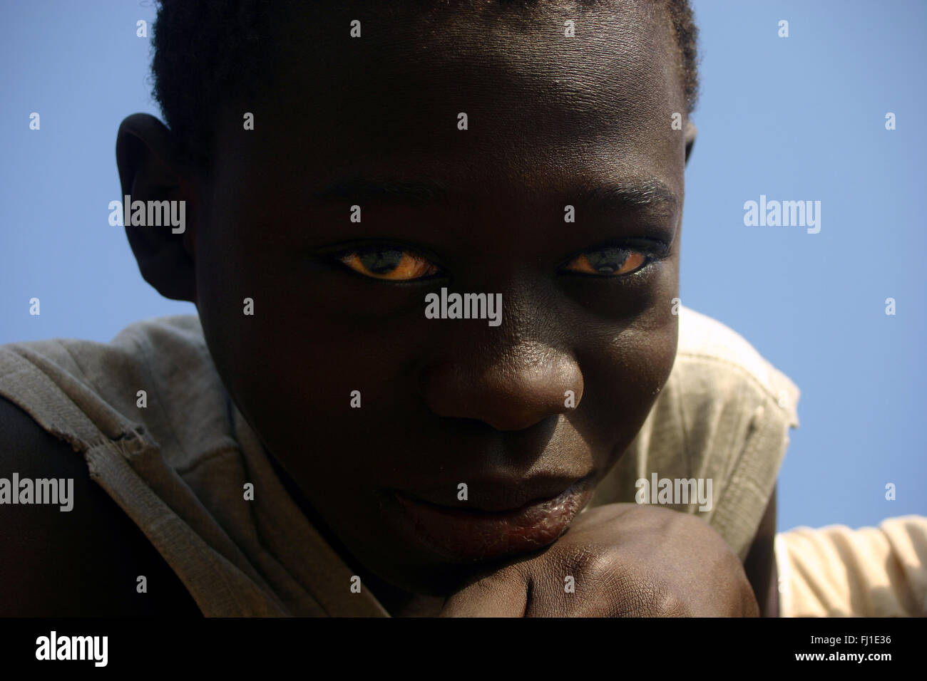 Portrait de l'enfant sénégalais noir au Sénégal , Afrique Banque D'Images