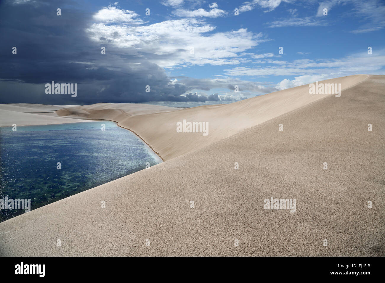 Paysage de dunes de sable et Lençois Maranhenses, Barreirinhas , Maranhão , Brésil Banque D'Images
