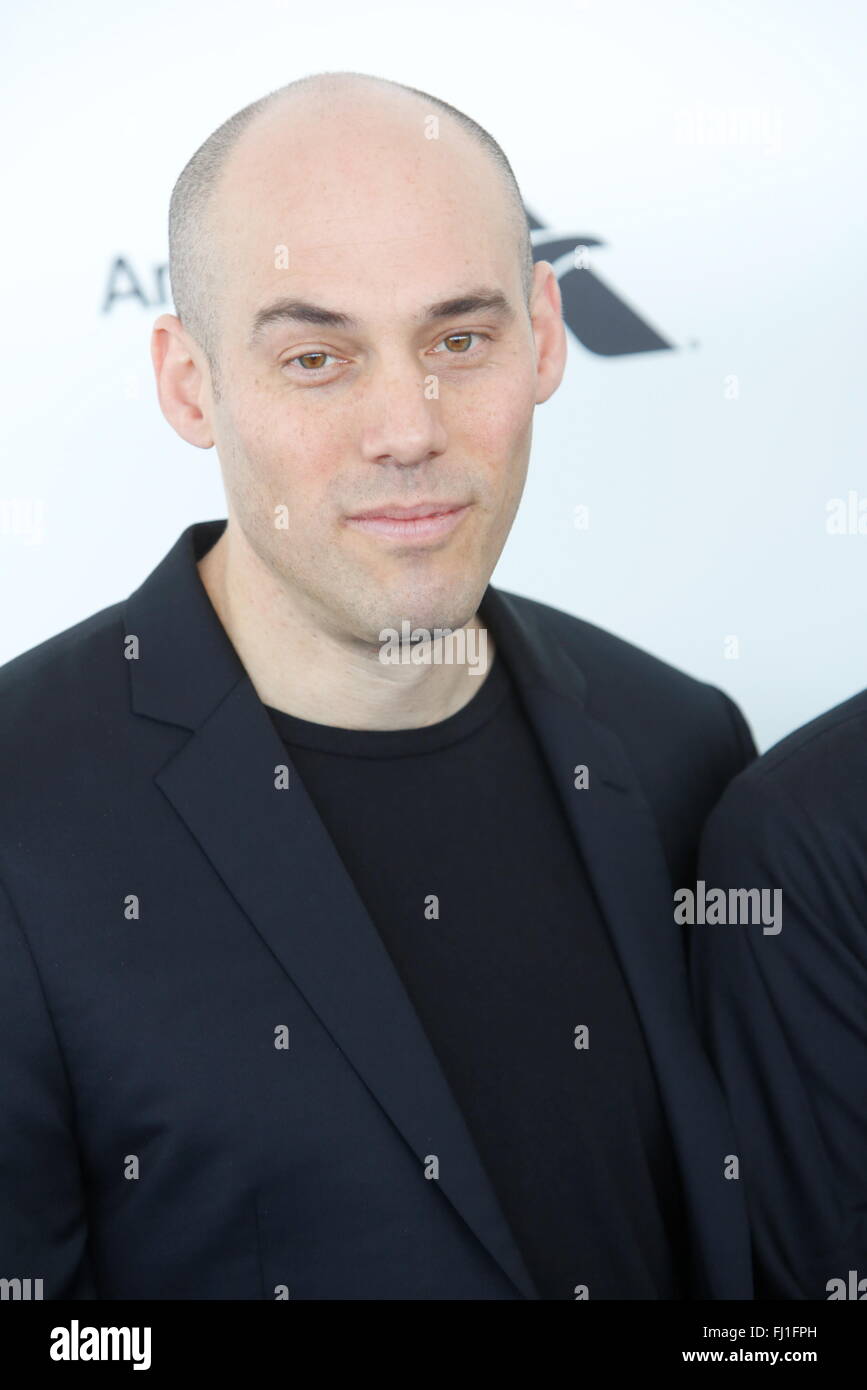Santa Monica, Los Angeles, Californie, USA. Feb 27, 2016. Joshua Oppenheimer Directeur arrive à la 31e annual Film Independent Spirit Awards dans une tente sur la plage de Santa Monica à Santa Monica, Los Angeles, USA, le 27 février 2016. Photo : Hubert Boesl - PAS DE SERVICE DE FIL - Crédit photo : dpa alliance/Alamy Live News Banque D'Images