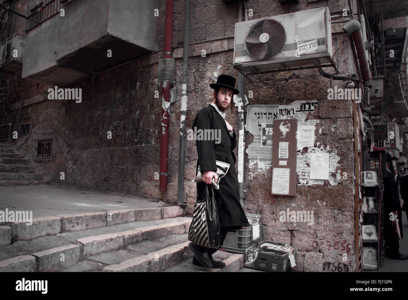 Les Juifs dans l'Ultra Orthdox quartier Mea Shearim à Jérusalem , Israël Banque D'Images