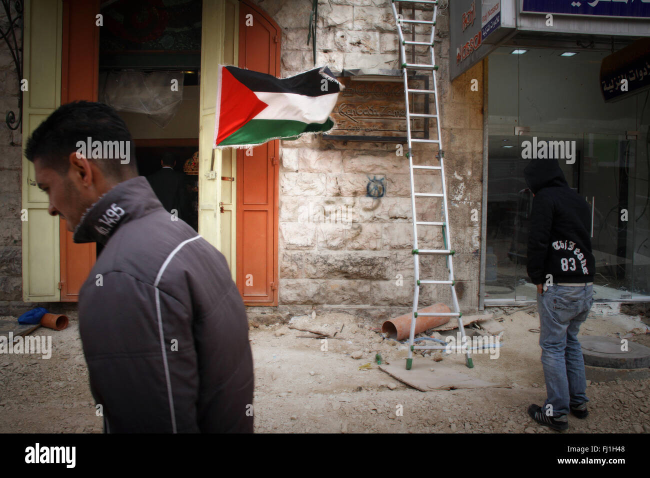 Drapeau palestinien dans les rues de Ramallah, Cisjordanie Banque D'Images
