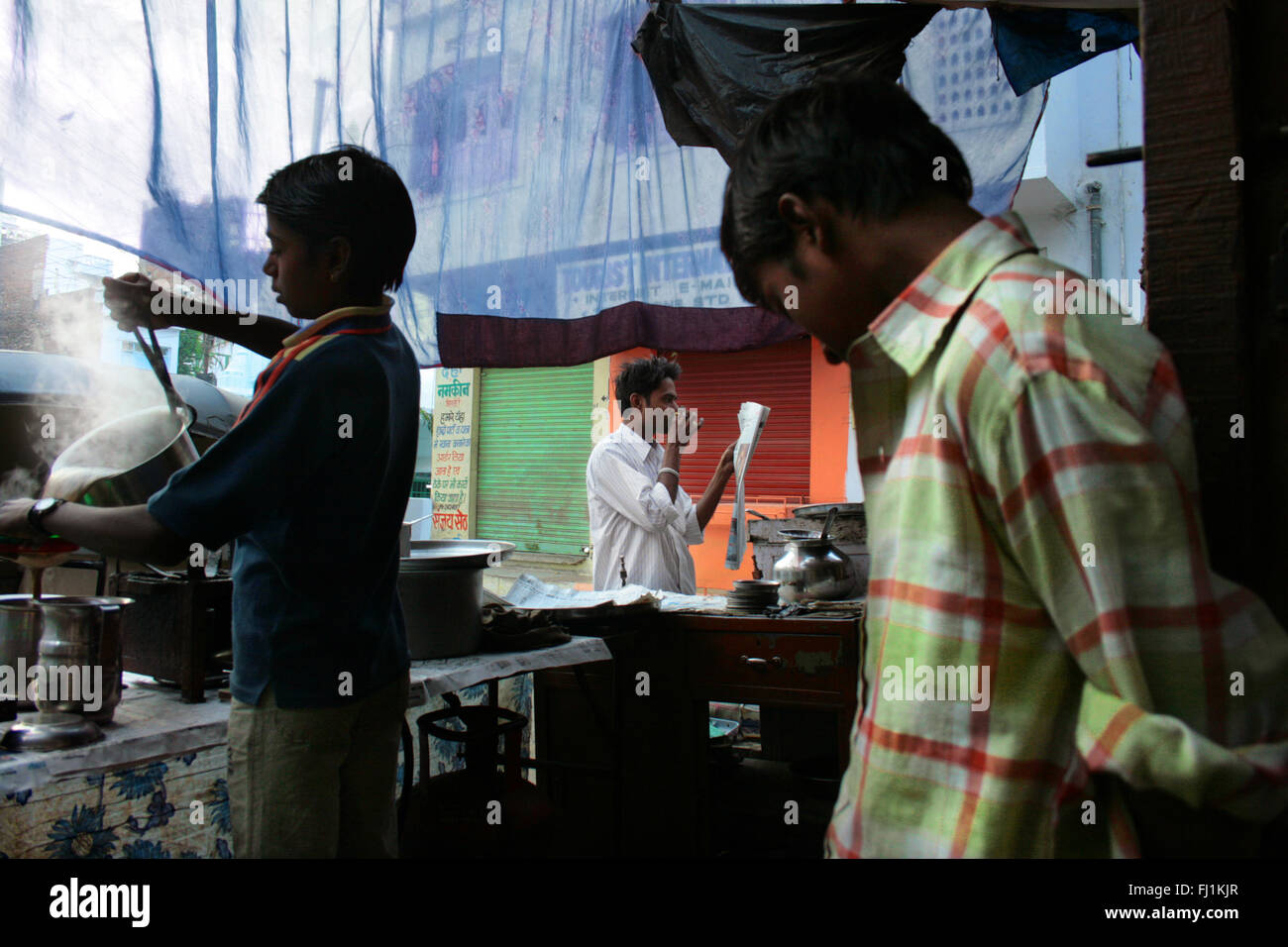 Un plateau/bouilloire dans une rue d'Udaipur, Inde Banque D'Images
