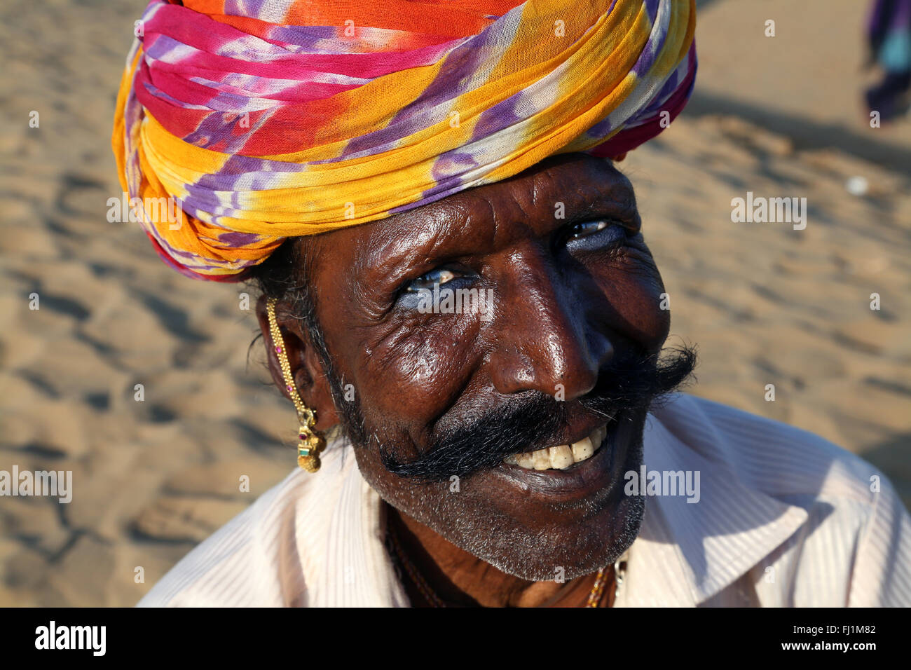 Portrait d'homme avec turban dans Jaisalmer , Rajasthan, Inde Banque D'Images