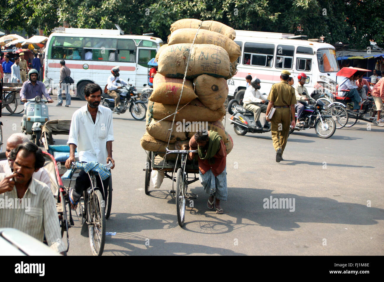 Le trafic et le chaos dans Jaipur, Inde Banque D'Images