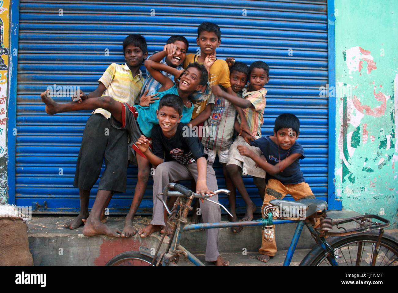 Les enfants deviennent fous jouant dans Chennai , Inde Banque D'Images