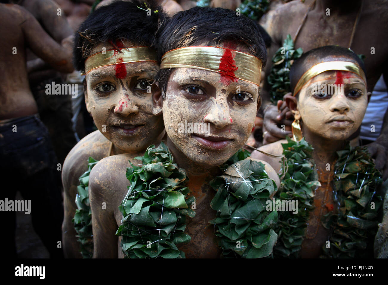 Avec les enfants constituent pour la célébration hindoue , Tirumala , Inde Banque D'Images