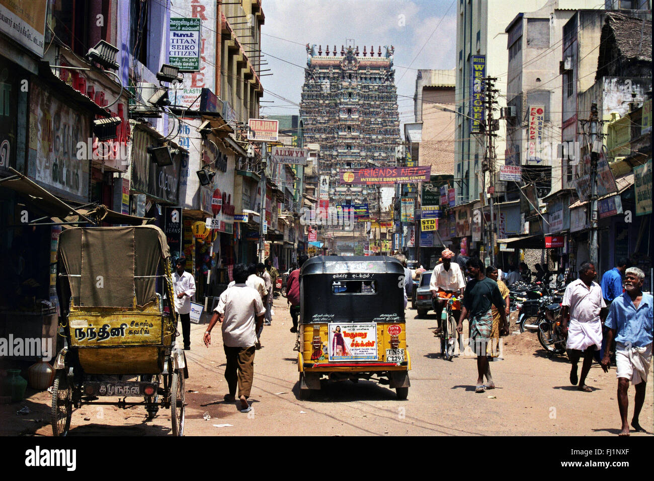 Street autour de Sri Meenakshi Temple, Madurai, Inde Banque D'Images