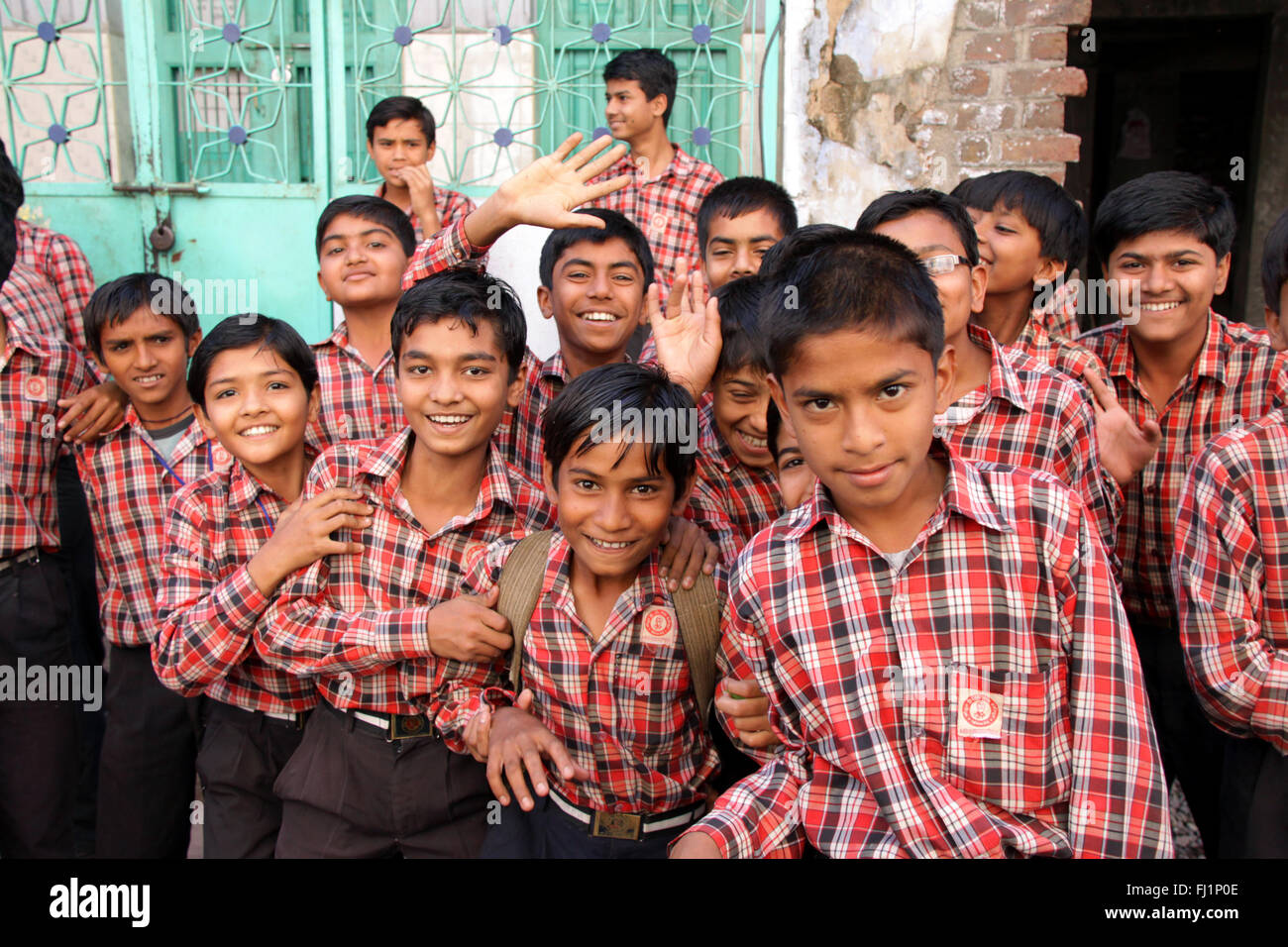Les garçons de l'école avec le code vestimentaire uniforme de Bhuj, Gujarat, Inde Banque D'Images