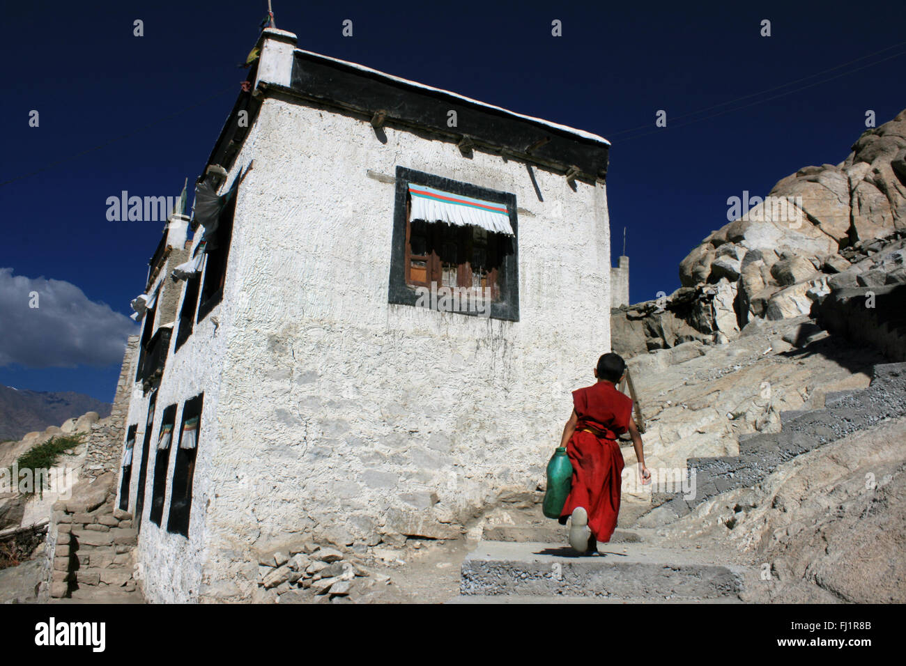 Jeune moine novice bouddhiste au monastère de Thiksey gompa , le Ladakh , Inde Banque D'Images