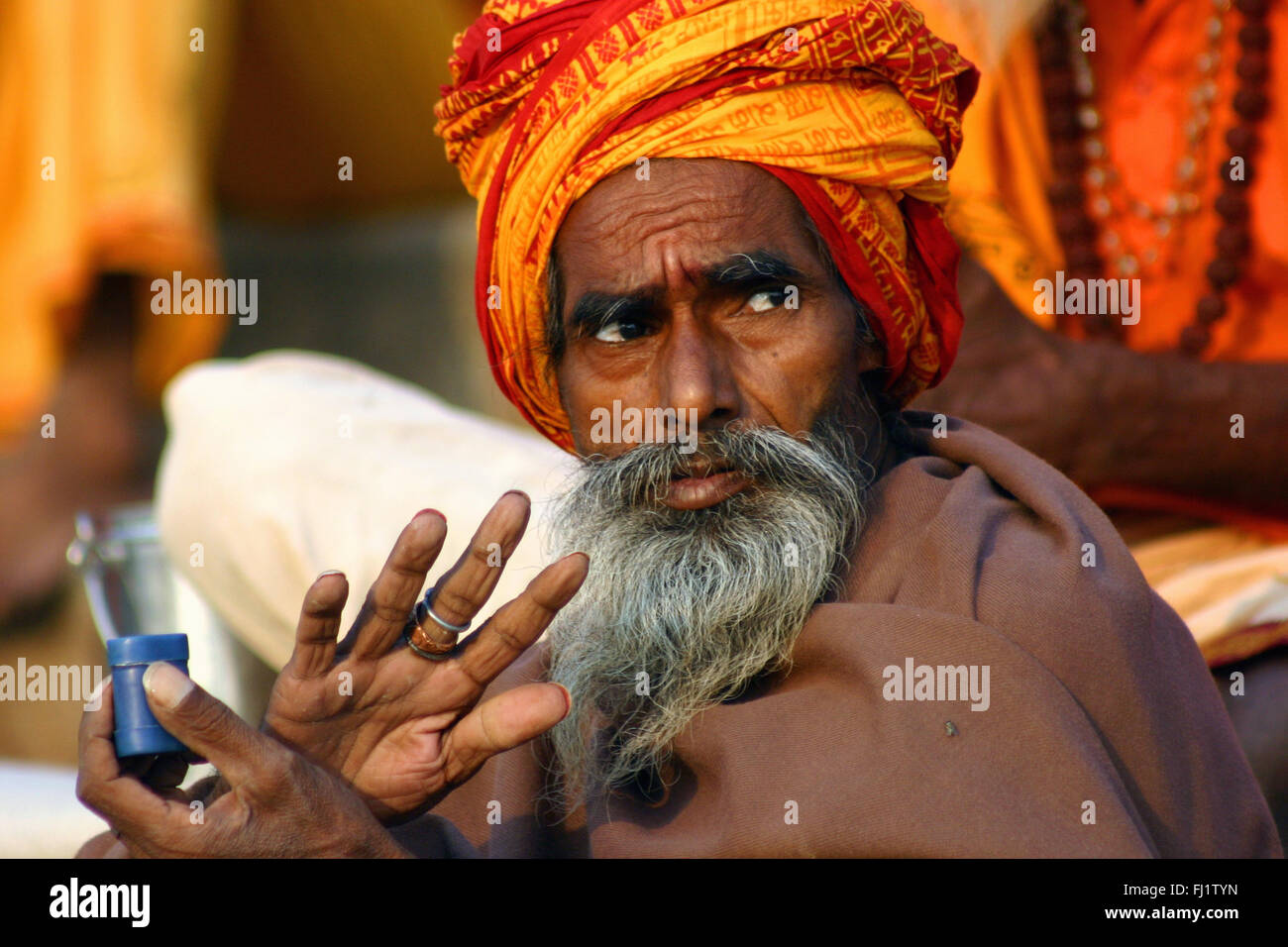 Portrait d'Indien dans la ville sainte hindoue Varanasi, Inde Banque D'Images