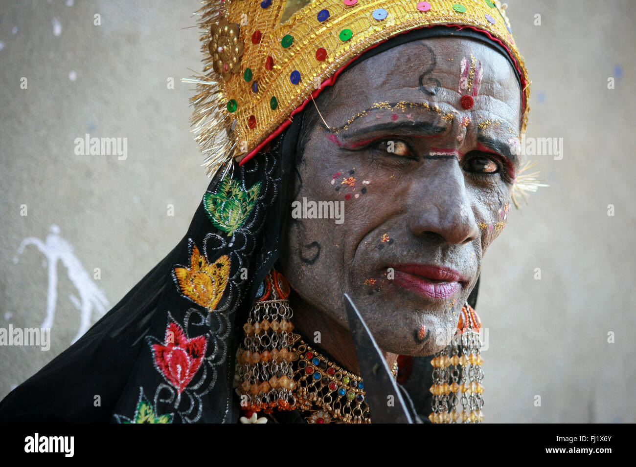 Portrait de l'homme hindou du Rajasthan Rajasthan indien vêtu comme un dieu avec rattraper , Inde Banque D'Images