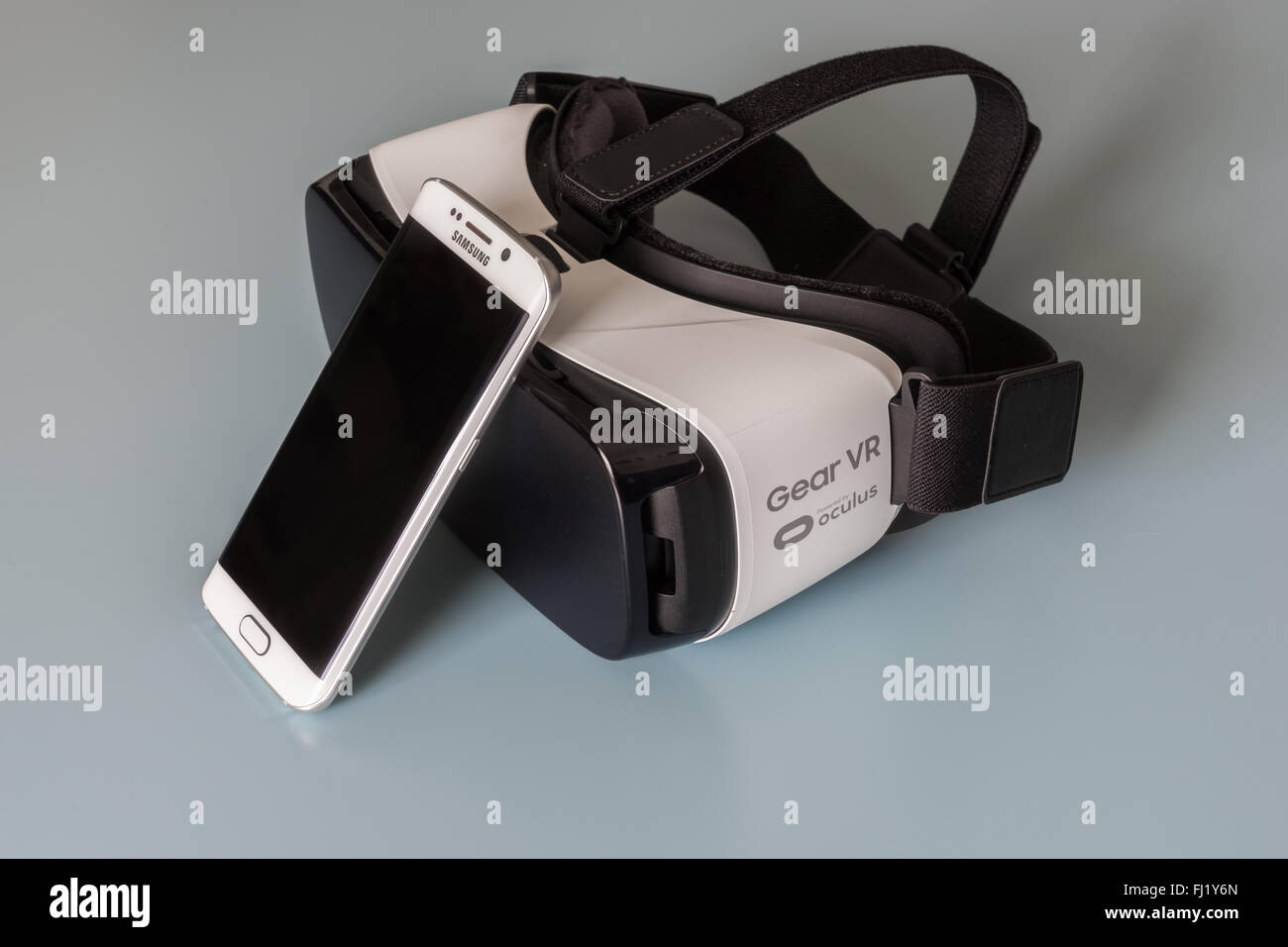 La Samsung Gear VR et le Galaxy S6 bord Banque D'Images