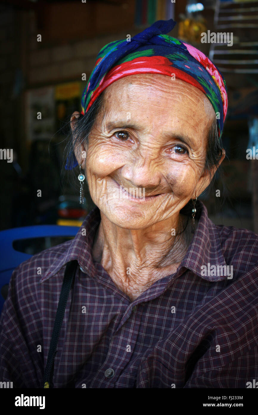 Magnifique portrait de vieille femme laotienne , Laos Banque D'Images