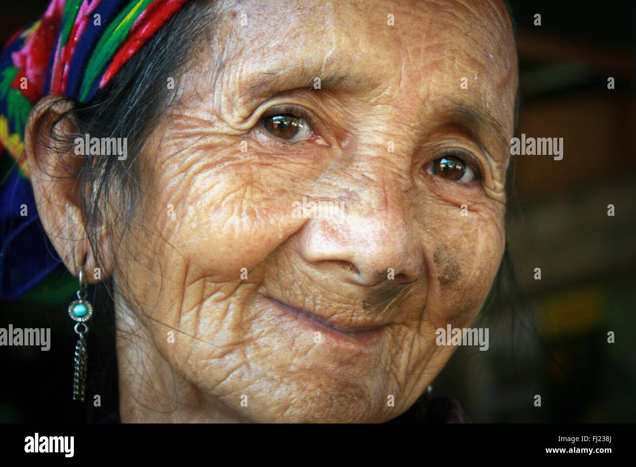 Magnifique portrait de vieille femme laotienne , Laos Banque D'Images