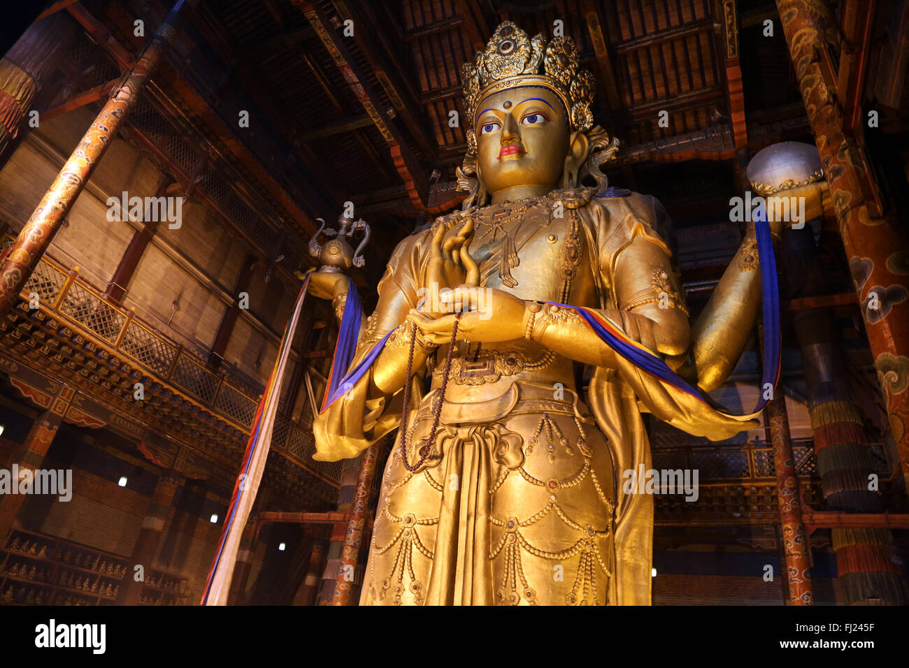 Avalokiteśvara énorme statue en monastère Gandantegchinlen, Ulaanbaatar, Mongolie Banque D'Images