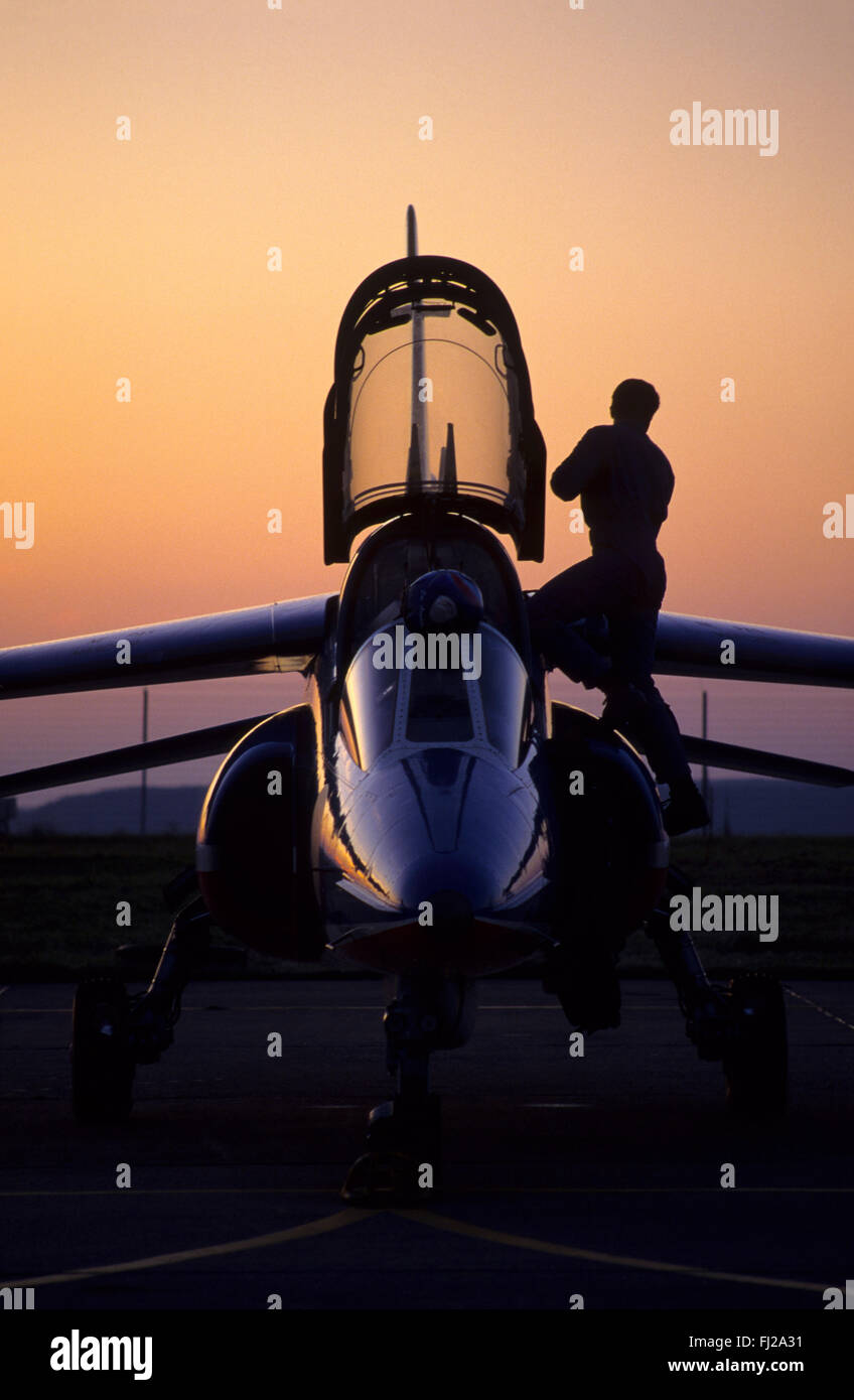 France, Meurthe et Moselle (54), base aérienne de Nancy-Ochey, équipe française de voltige la patrouille de France, coucher de soleil sur Alpha Jet Banque D'Images