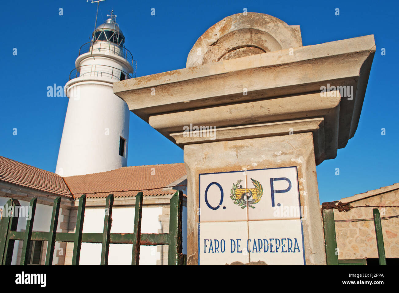 Majorque, Baléares, Espagne : le phare de Capdepera, qui marque le chenal séparant de Majorque Minorque Banque D'Images