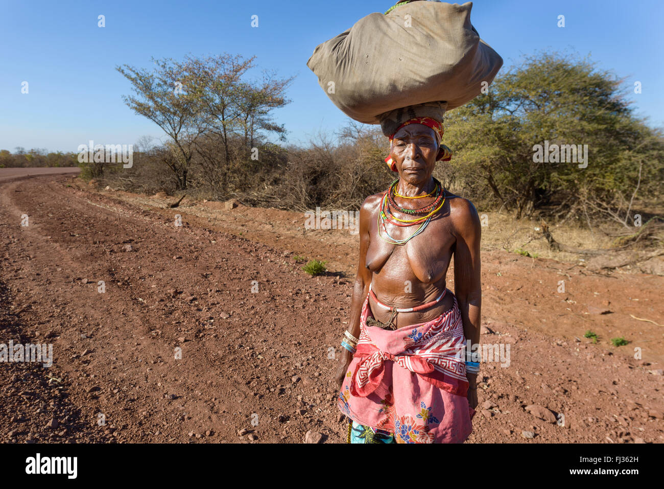 Les gens de la tribu des Mundimba, Angola, Afrique du Sud Banque D'Images