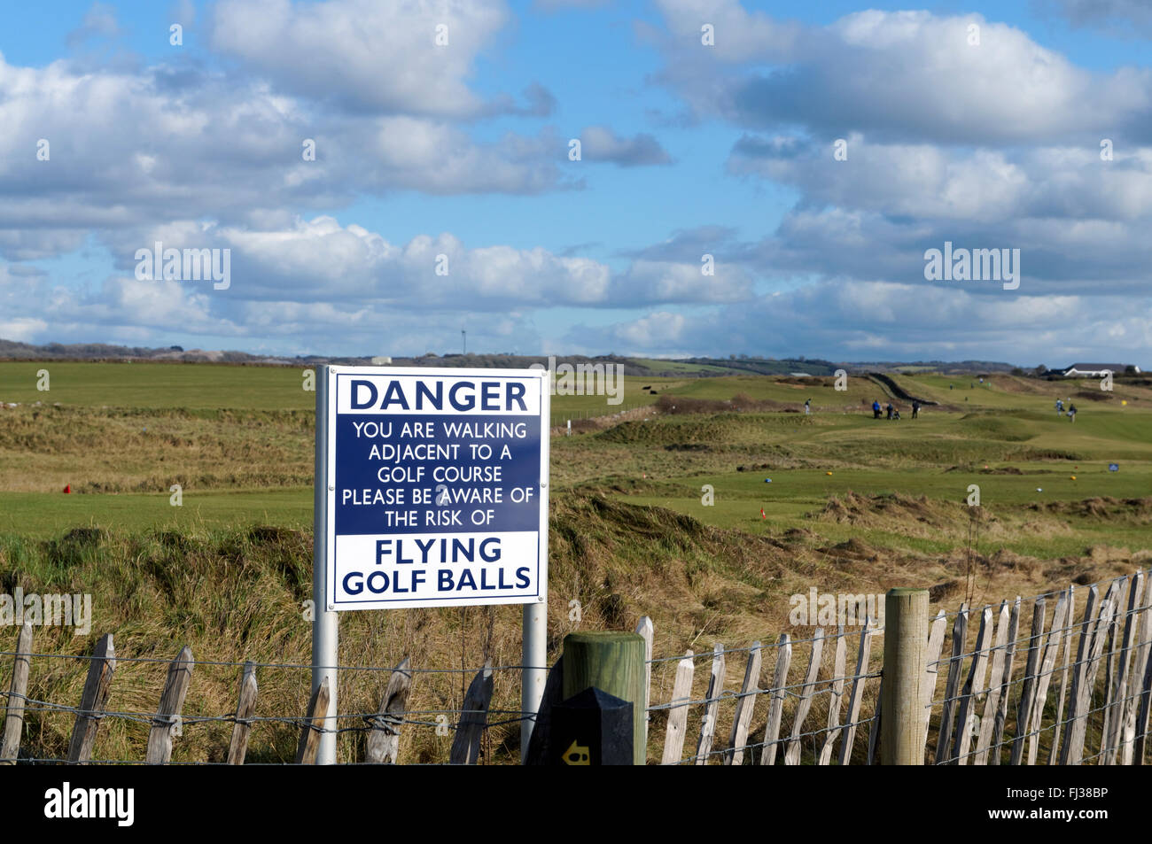 Le signe de danger en plus de Porthcawl Royal Porthcawl Golf,, dans le sud du Pays de Galles, Royaume-Uni. Banque D'Images