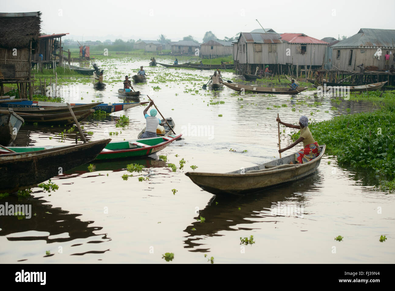 Les gens de Ganvié, Bénin, Afrique Banque D'Images