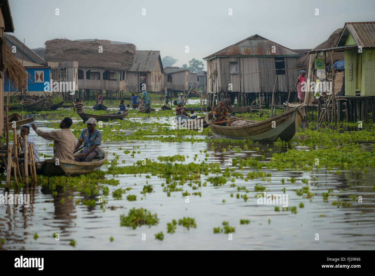 Les gens de Ganvié, Bénin, Afrique Banque D'Images