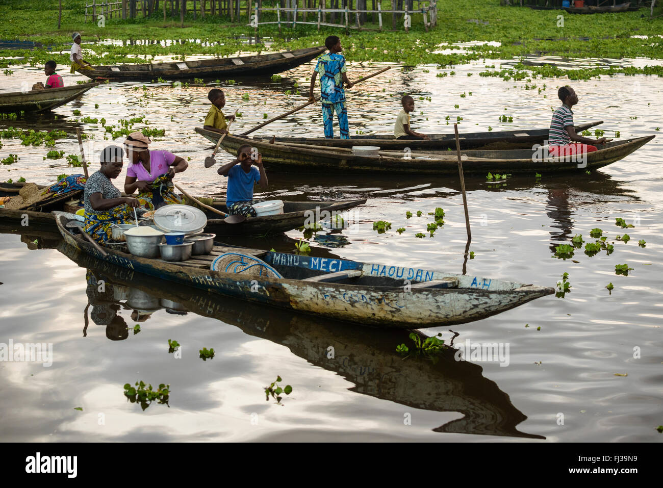 Les gens de Ganvié, Bénin, Afrique Banque D'Images