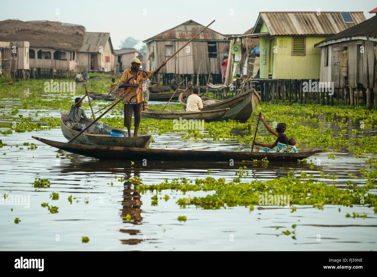 Les gens de Ganvié, Bénin, Afrique Banque D'Images