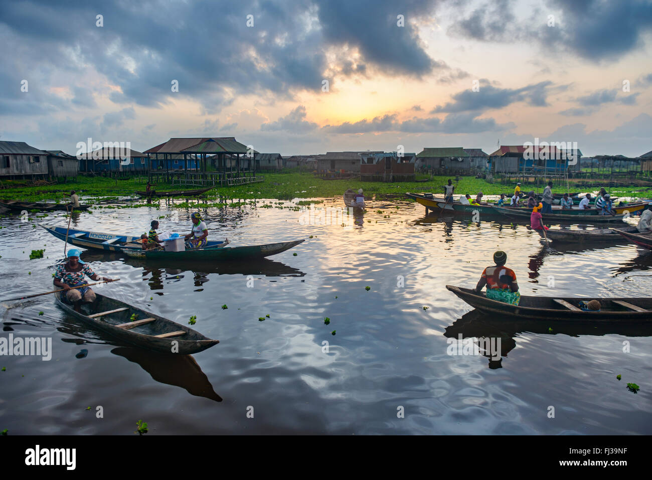 Les gens de Ganvié, Bénin, Afrique Banque D'Images