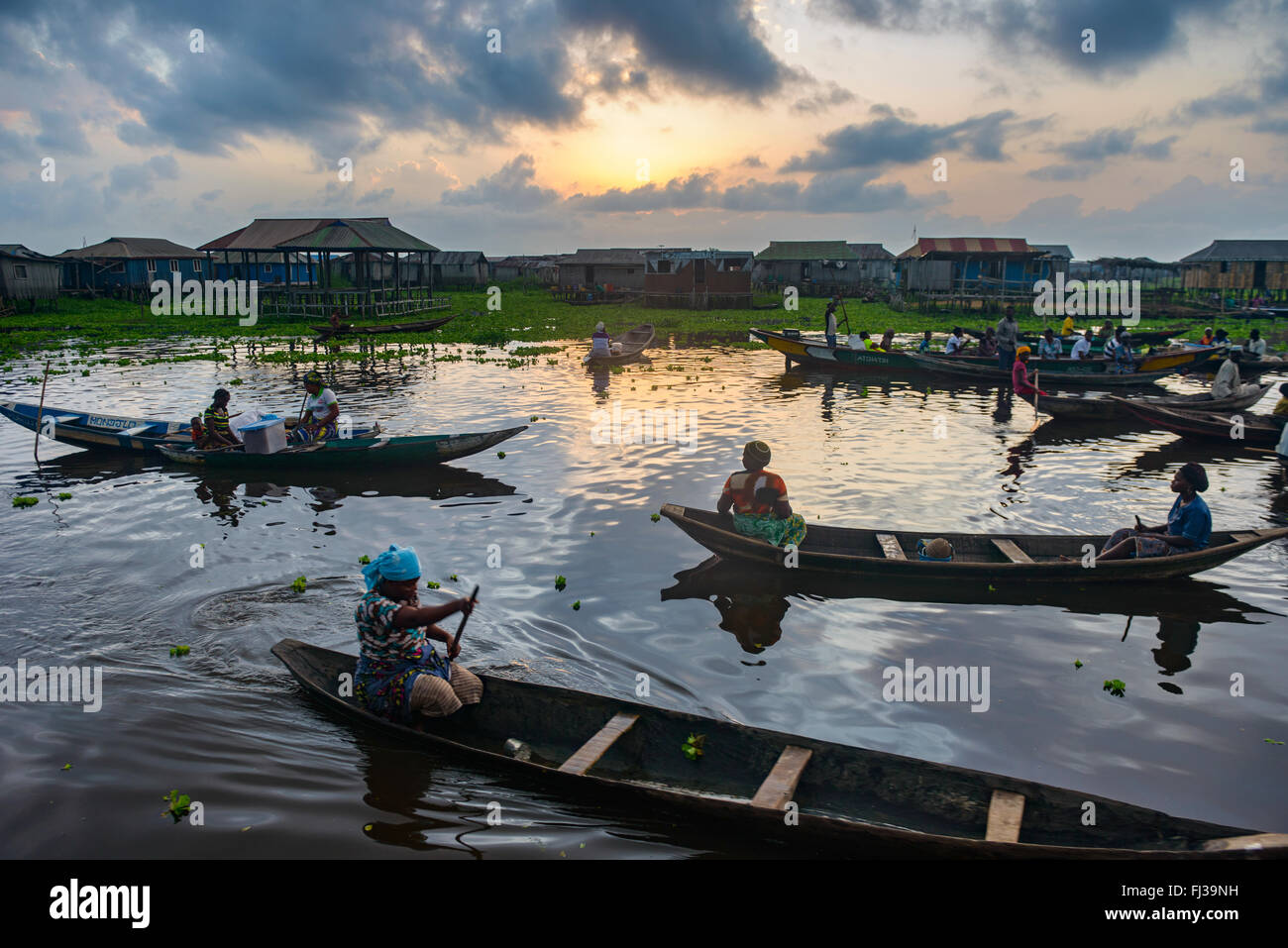 Les gens de Ganvié, Bénin, Afrique Banque D'Images