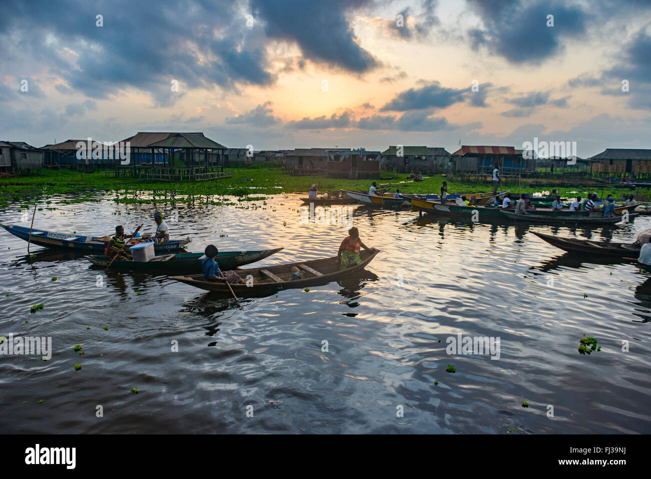 Les gens de Ganvié, Bénin, Afrique Banque D'Images