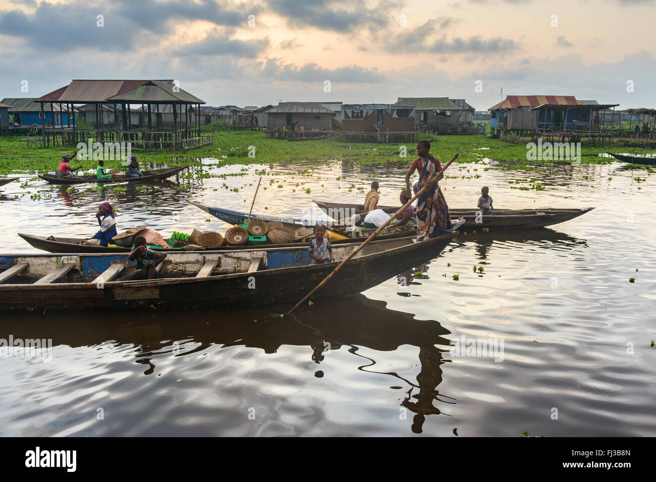 Les gens de Ganvié, Bénin, Afrique Banque D'Images