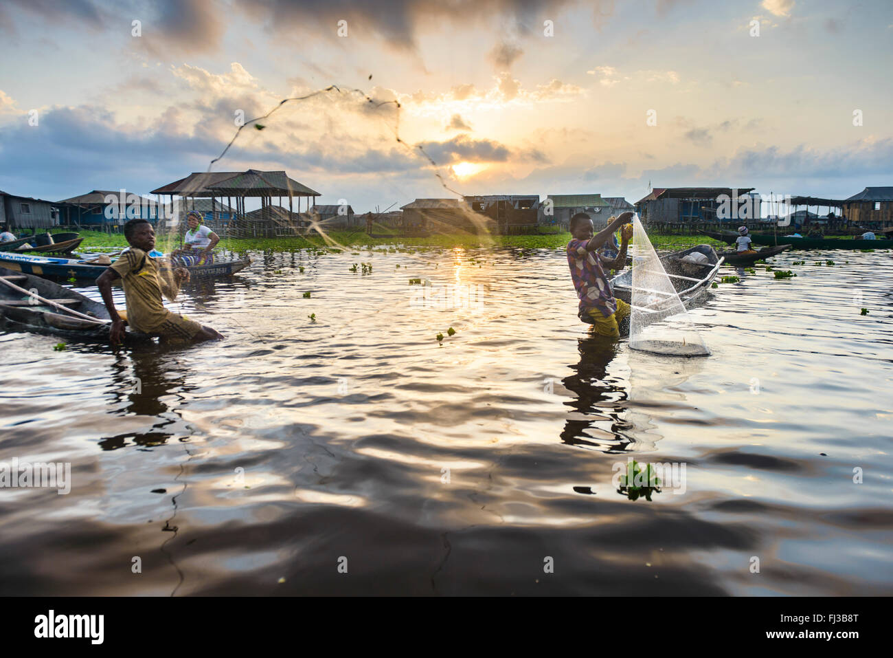 Les gens de Ganvié, Bénin, Afrique Banque D'Images