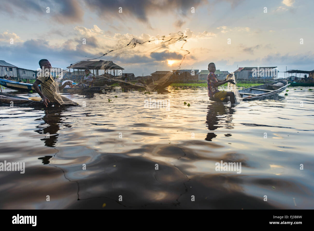 Les gens de Ganvié, Bénin, Afrique Banque D'Images