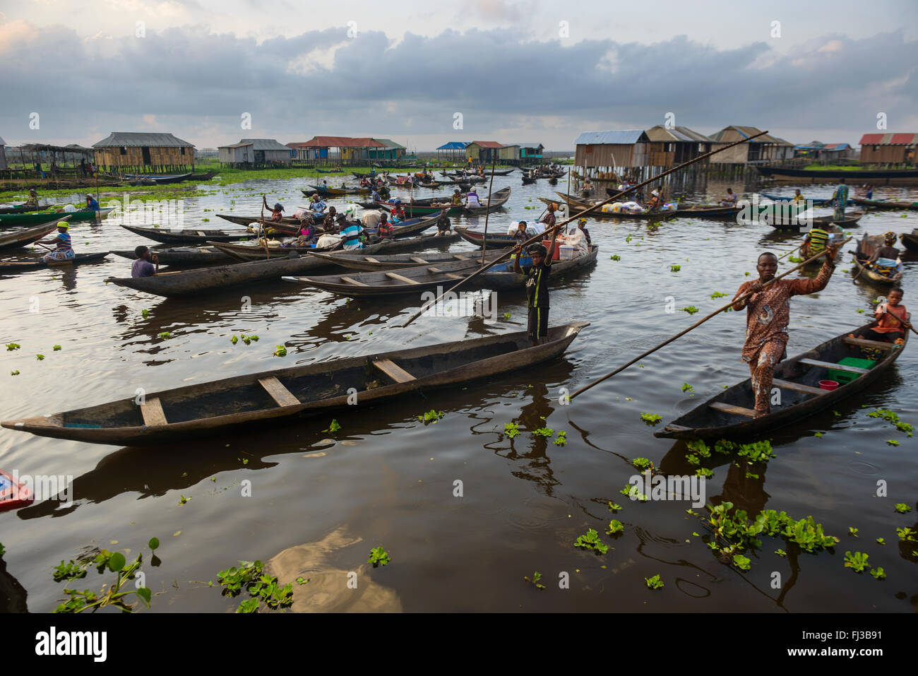 Les gens de Ganvié, Bénin, Afrique Banque D'Images