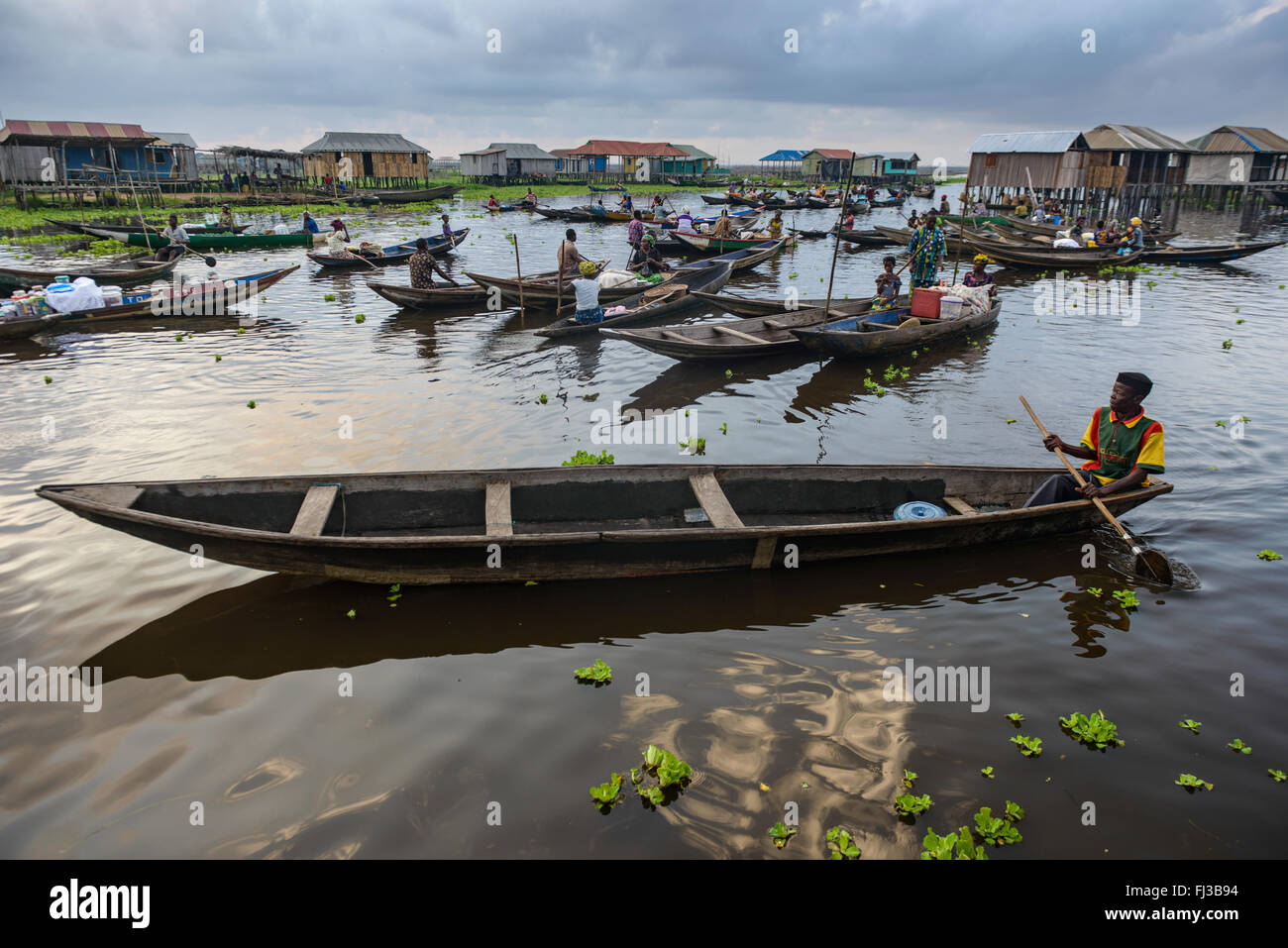Les gens de Ganvié, Bénin, Afrique Banque D'Images