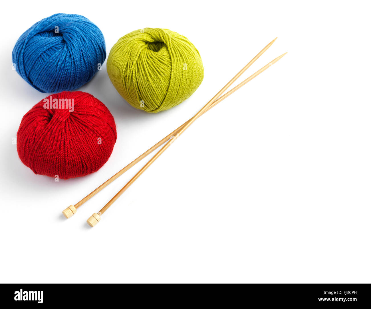Boules de laine et une aiguille à tricoter Banque D'Images
