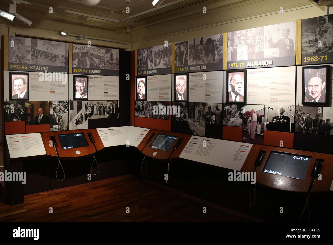 L'intérieur d'ancien Parlement, à Canberra, maintenant le Musée de la démocratie australienne ; Premiers ministres de l'Australie de l'exposition. Banque D'Images