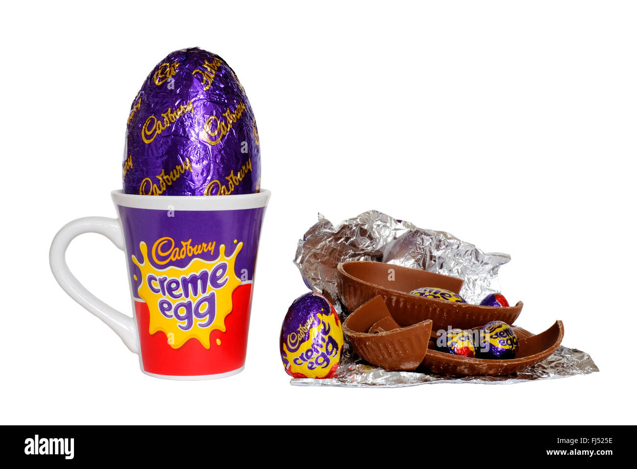 Cadbury creme egg sélection d'oeufs de pâques découper sur fond blanc Banque D'Images