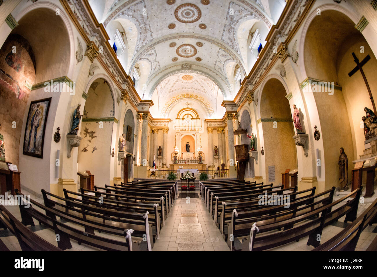 PANAMA CITY, Panama — à l'intérieur de l'Oratorio San Felipe Neri au coeur du quartier historique de Casco Viejo à Panama City, Panama. Elle est l'une des plus anciennes églises de la ville et a été inaugurée en 1688. Banque D'Images