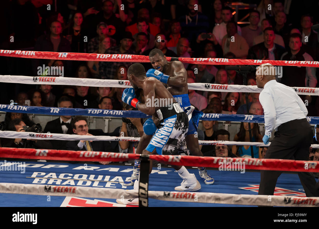 New York, NY USA - 27 Février 2016 : Terence Crawford combat Henry Lundy pour Championnat du Monde WBO en fort Super Léger catégorie au Madison Square Garden Banque D'Images