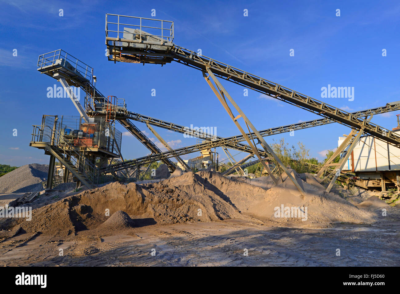 Système de convoyeur dans une carrière de calcaire, l'Allemagne, région du Bergisches Land, Steinbruch Osterholz, Dornap, Wuppertal Banque D'Images