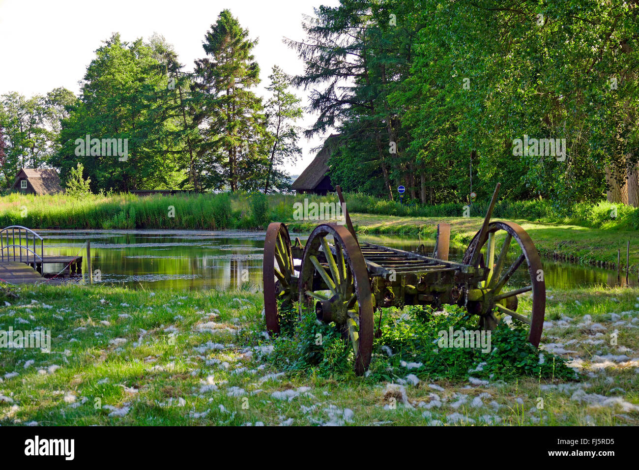 Remorque de ferme au bord du lac, l'ALLEMAGNE, Basse-Saxe, AMMERLAND, Bad Zwischenahn Banque D'Images