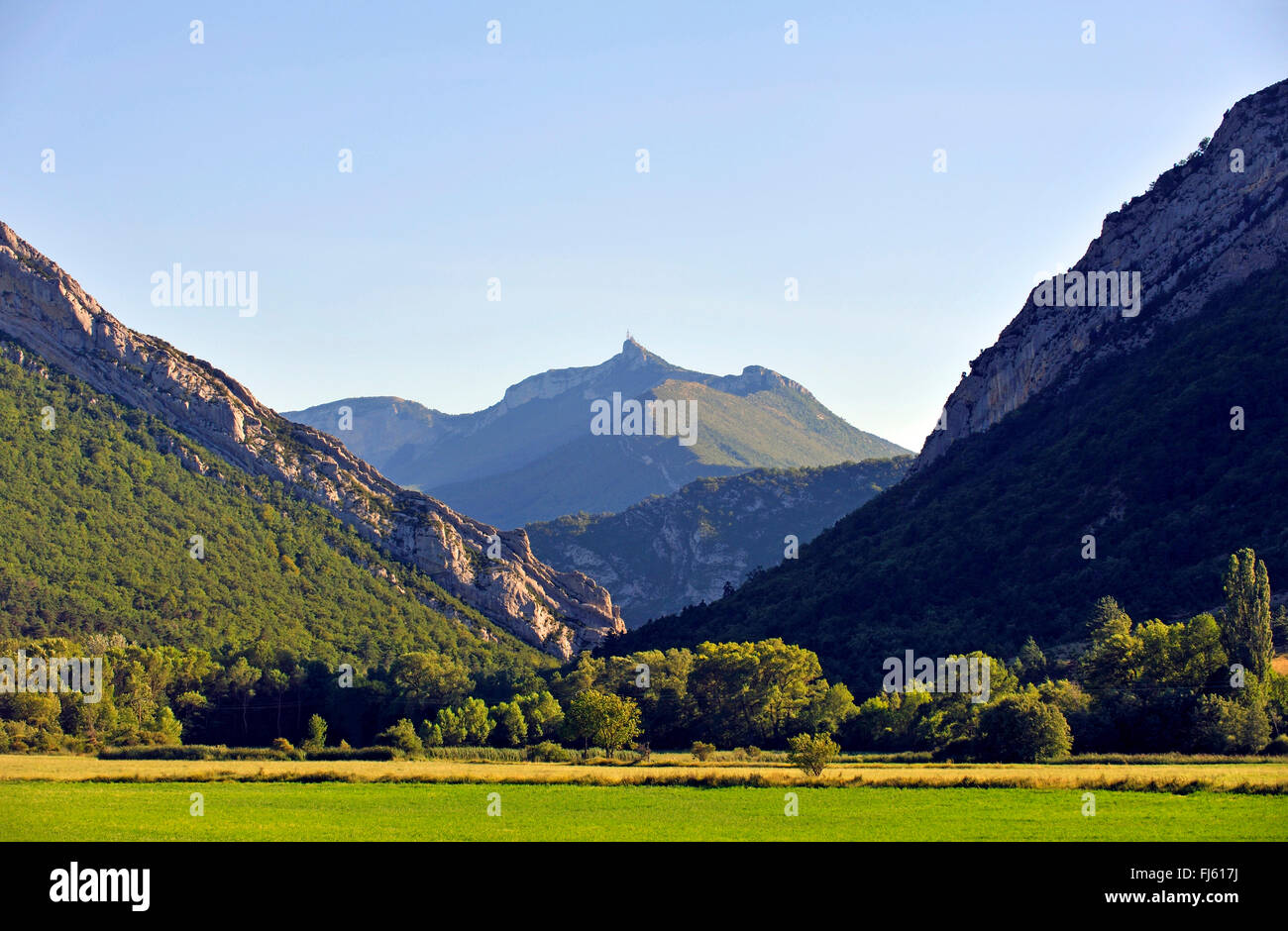 La montagne de Lure, 1826 mètres, vu de la route appelée Napoléon à au nord  de la ville de Sisteron, France, Provence Photo Stock - Alamy