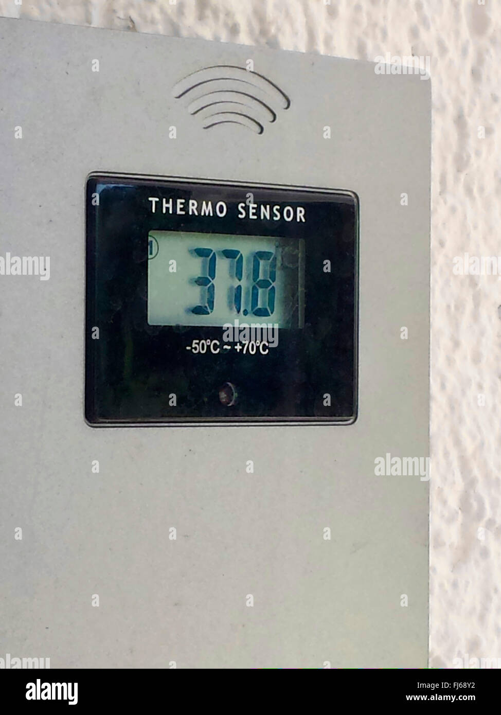 Thermomètre numérique montrant 37,8 degrés Celsius, l'Allemagne, Rhénanie du Nord-Westphalie Banque D'Images