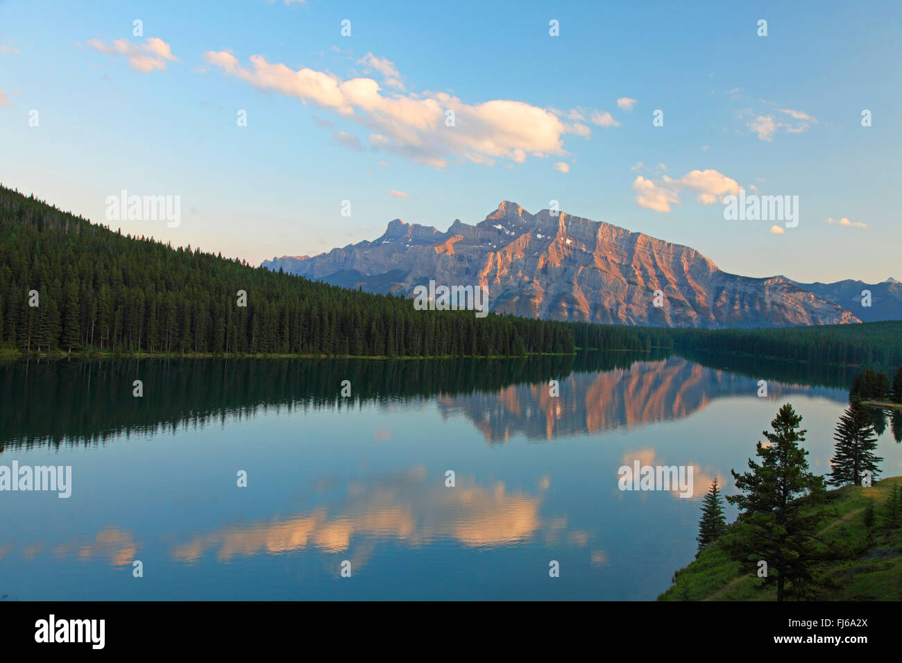 Le lac Two Jack, Banff, Canada, Alberta, parc national de Banff Banque D'Images