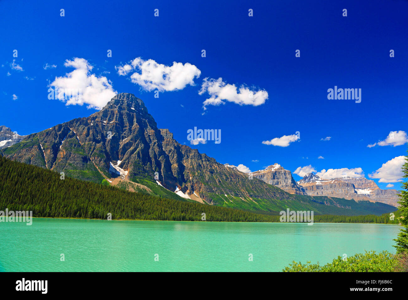 Le Lac de la sauvagine à l'autoroute 93, le Canada, l'Alberta, parc national de Banff Banque D'Images