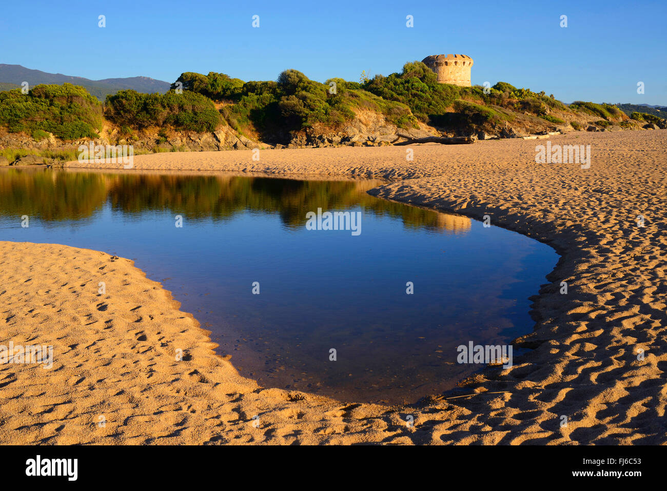 Tour génoise et étang Lac de Capitello près de la ville d'Ajaccio, au sud  de l'île de Corisca, France, Corse, Ajaccio Photo Stock - Alamy