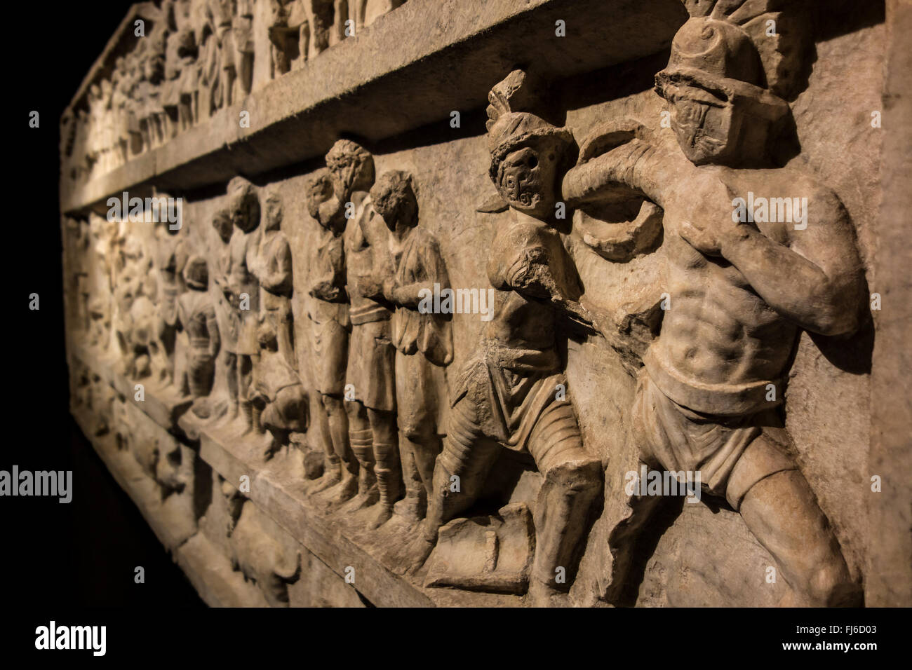 Bas-relief représentant pompa triumphalis / Cérémonie d'ouverture avec gladiator et les combats d'animaux à Pompéi, Italie, 20-50 Annonce Banque D'Images
